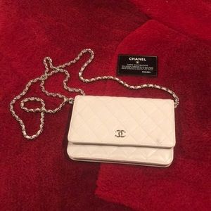 Classic Chanel Quilted White Purse/Wallet.
